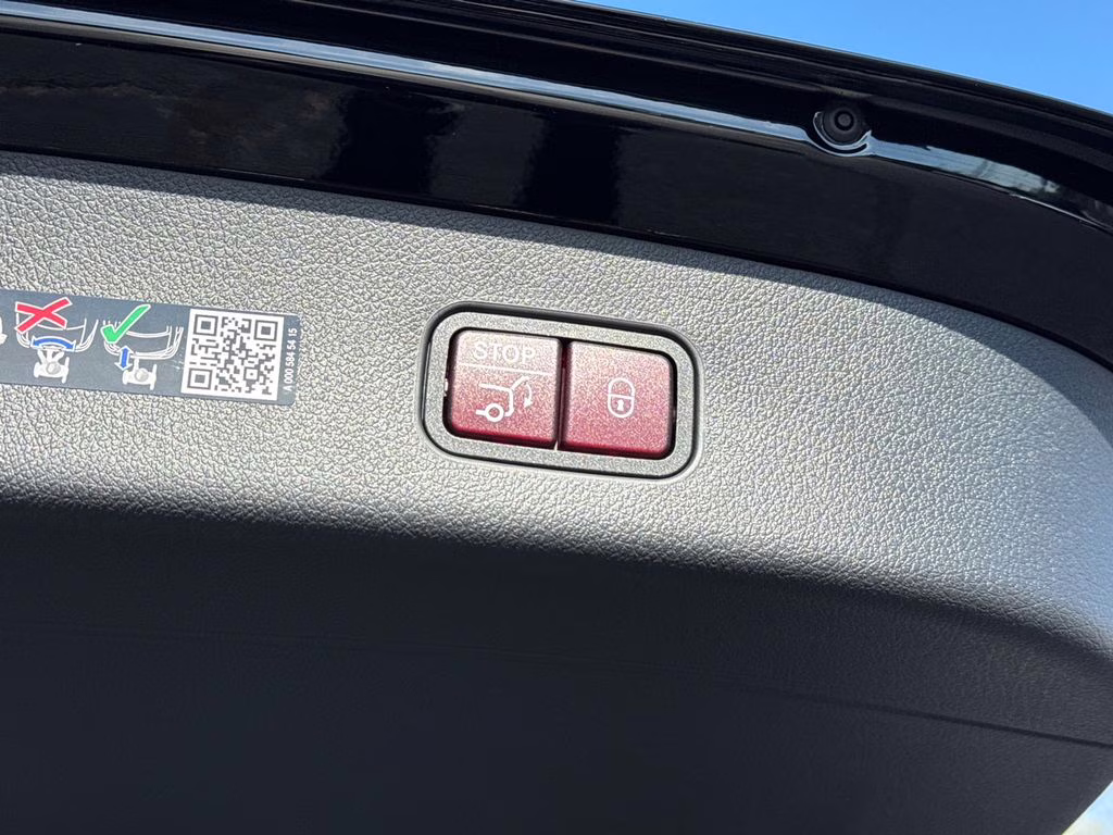 2026 101/040black Mercedes-Benz GLC GLC 300 AWD SUV