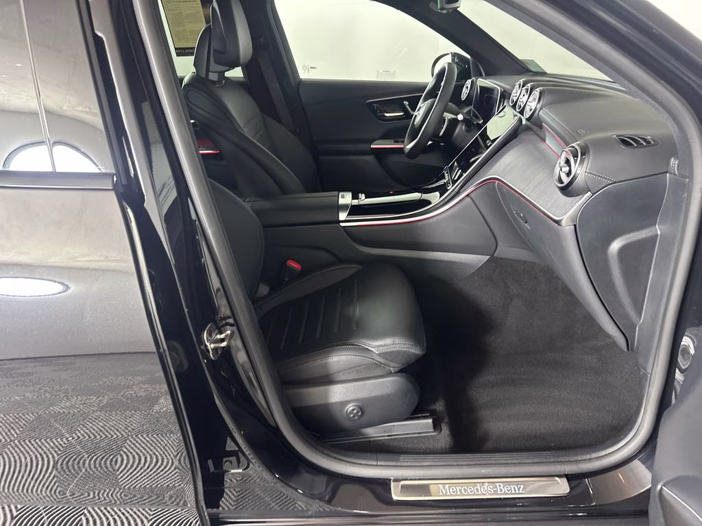 2026 Obsidian Black Metallic Mercedes-Benz GLC GLC 300 AWD SUV