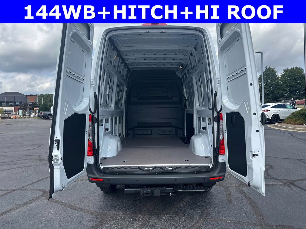 2026 Arctic Mercedes-Benz Sprinter 2500 Cargo 144 WB RWD Van