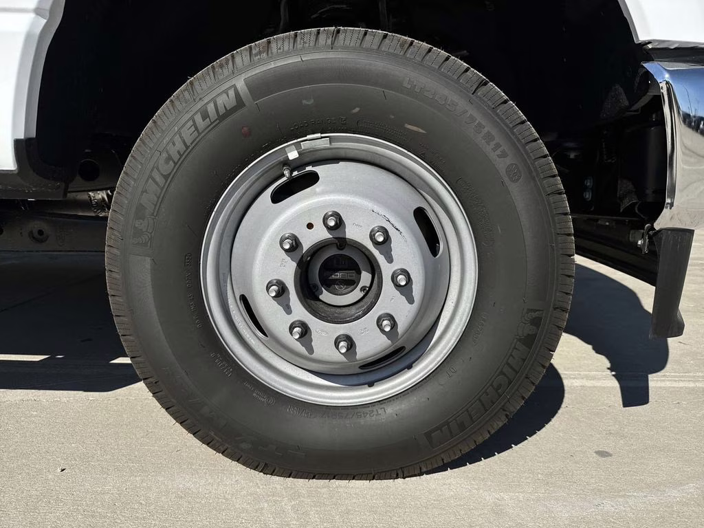 2024 Oxford White Ford Super Duty F-350 DRW XL 4X4 Chassis