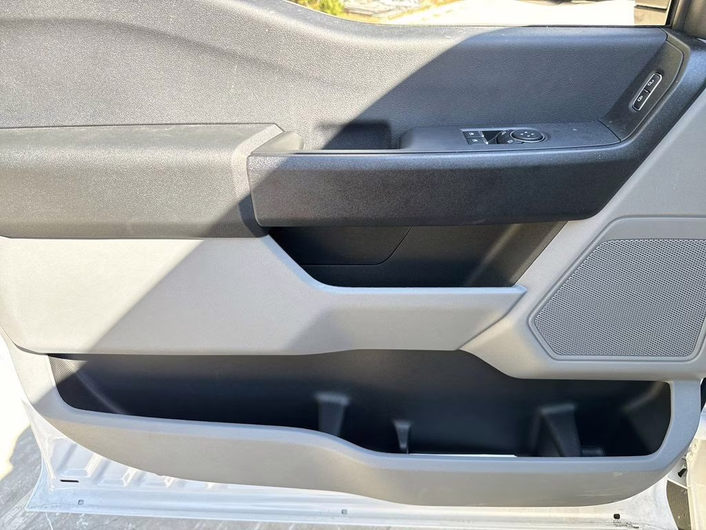 2024 Oxford White Ford Super Duty F-350 DRW XL 4X4 Chassis