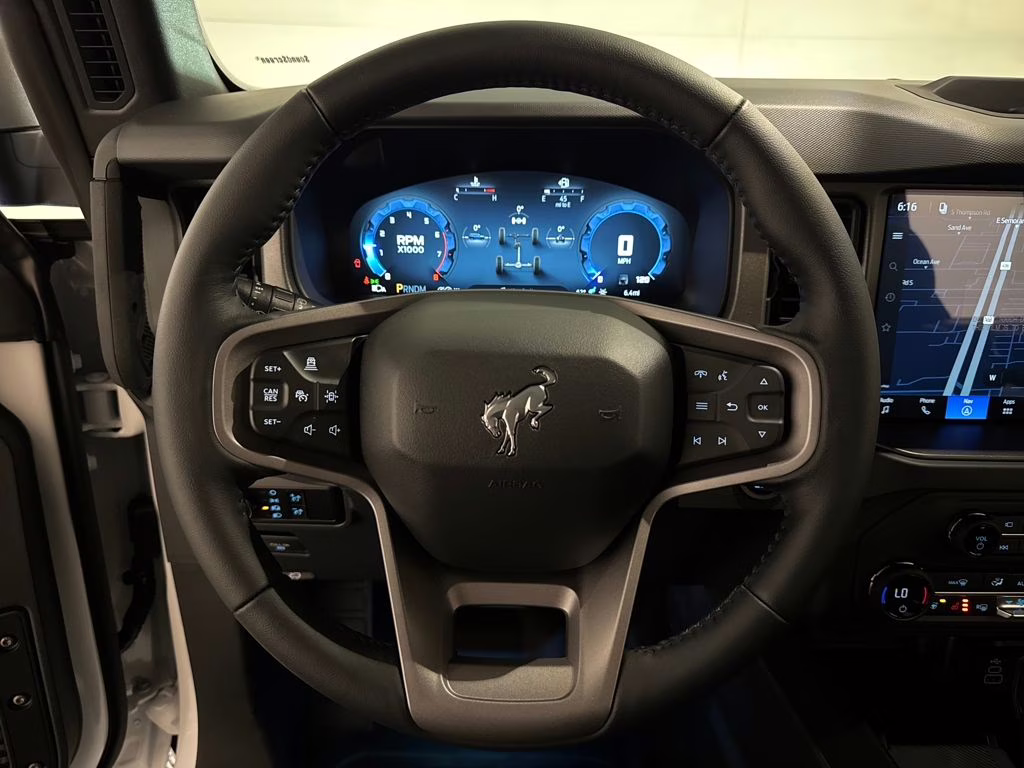 2026 Oxford White Ford Bronco Badlands 4X4 SUV