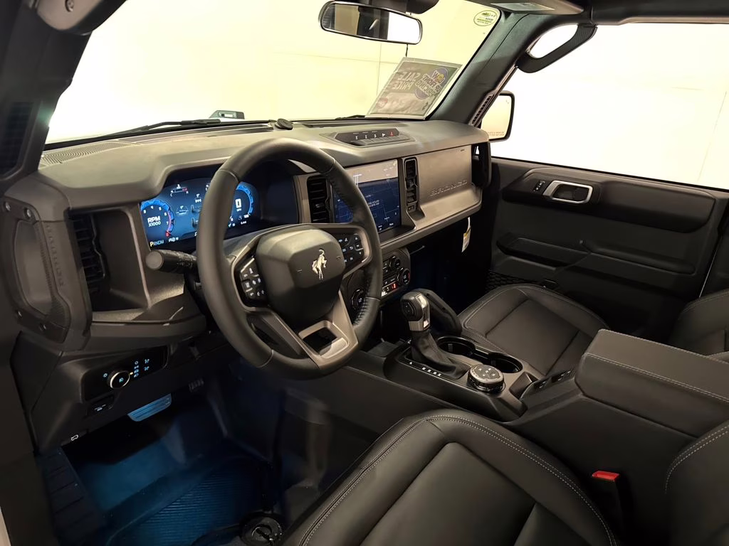 2026 Oxford White Ford Bronco Badlands 4X4 SUV