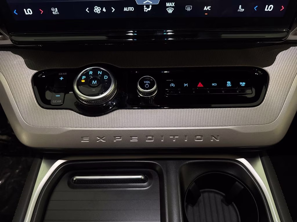 2026 Space Silver Metallic Ford Expedition Active RWD SUV