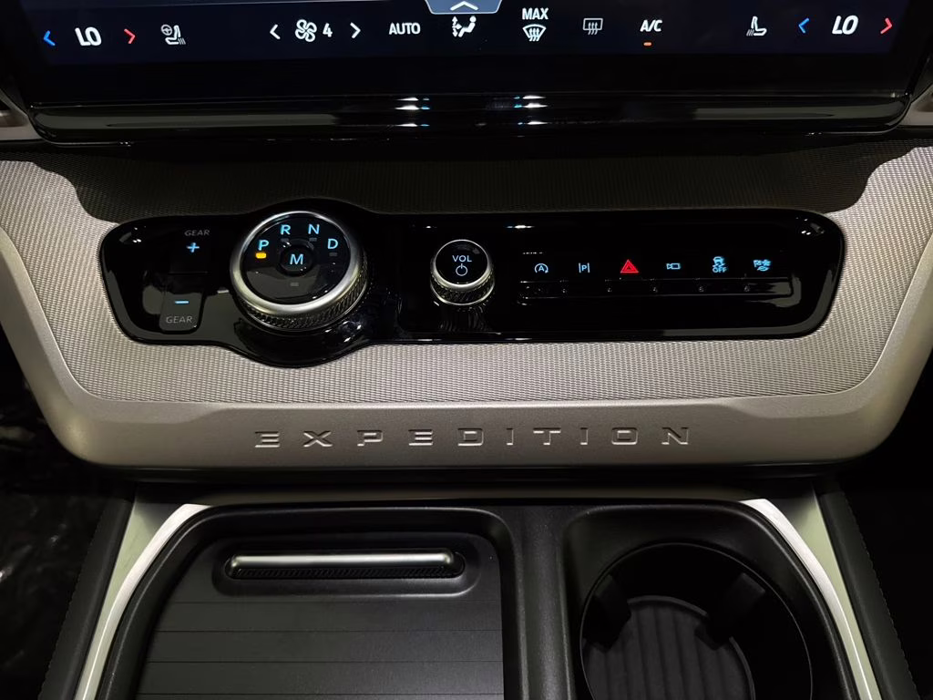 2026 Space Silver Metallic Ford Expedition Active RWD SUV