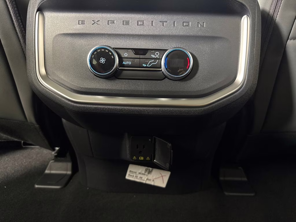 2026 Space Silver Metallic Ford Expedition Active RWD SUV