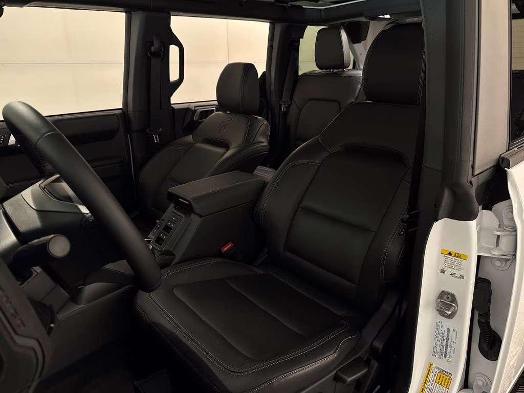 2026 Oxford White Ford Bronco Badlands 4X4 SUV