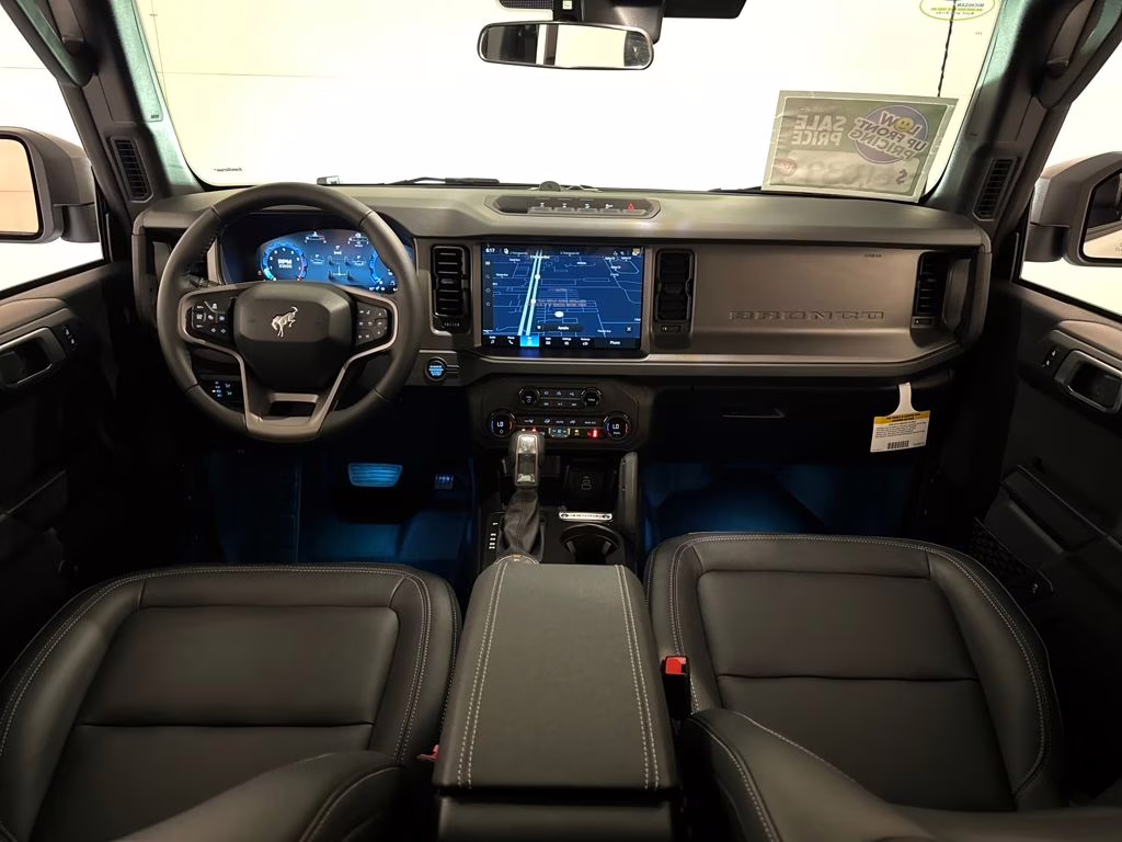 2026 Oxford White Ford Bronco Badlands 4X4 SUV