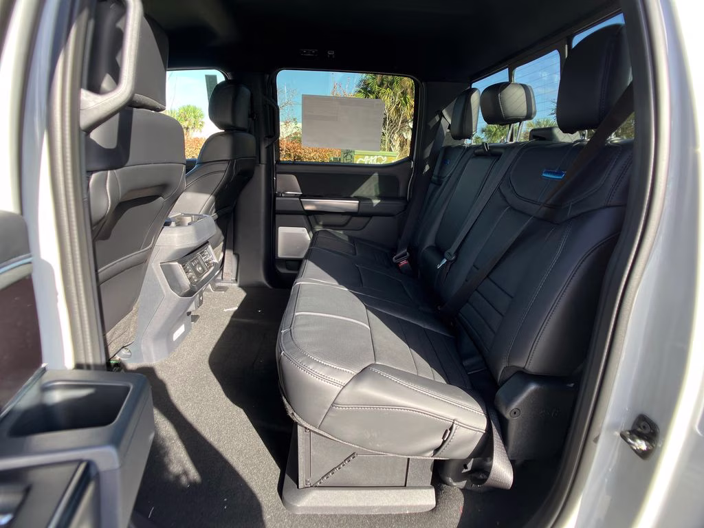 2026 Avalanche Ford Super Duty F-350 SRW Platinum 4X4 Truck