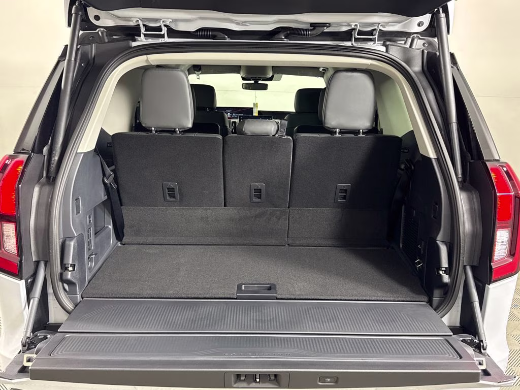 2026 Space Silver Metallic Ford Expedition Active RWD SUV