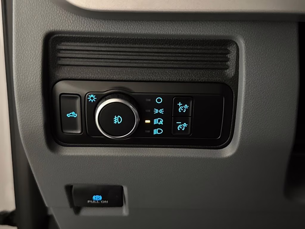 2026 Oxford White Ford Super Duty F-250 SRW XL RWD Truck