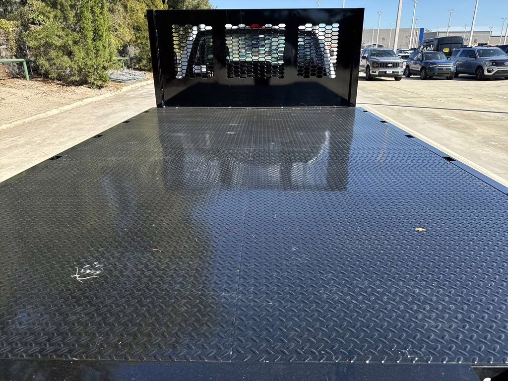 2024 Oxford White Ford Super Duty F-350 DRW XL 4X4 Chassis