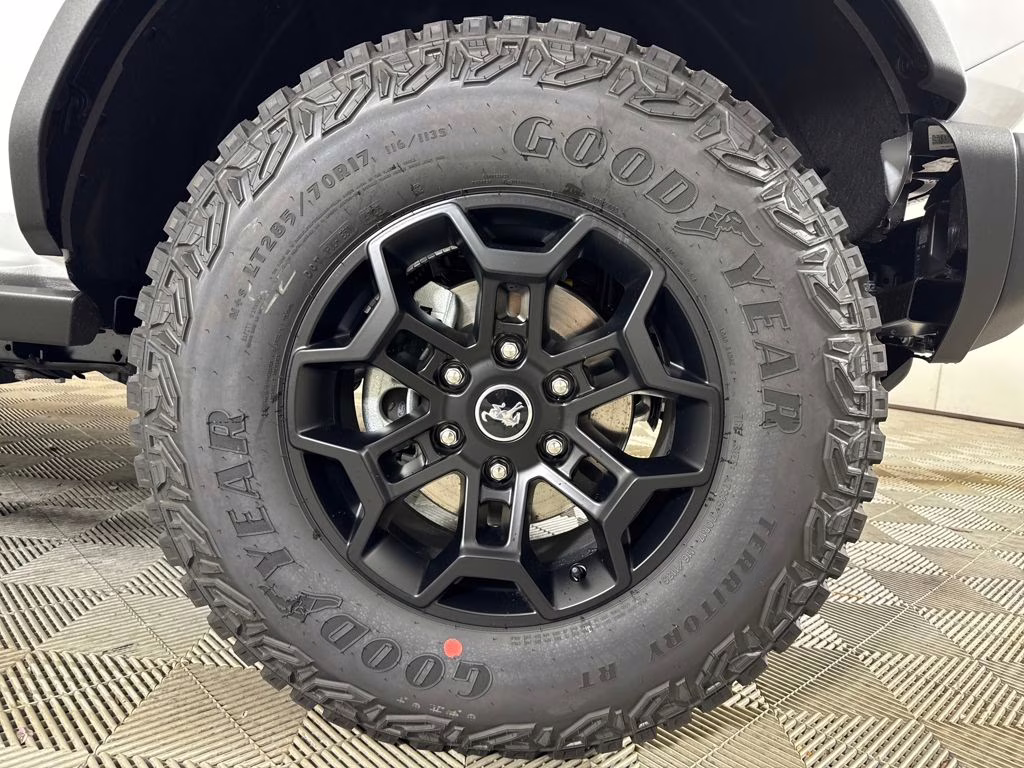 2026 Oxford White Ford Bronco Badlands 4X4 SUV