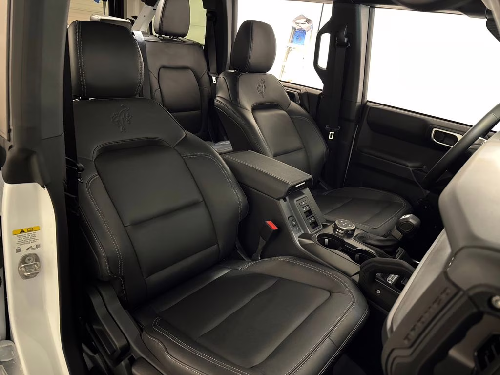 2026 Oxford White Ford Bronco Badlands 4X4 SUV