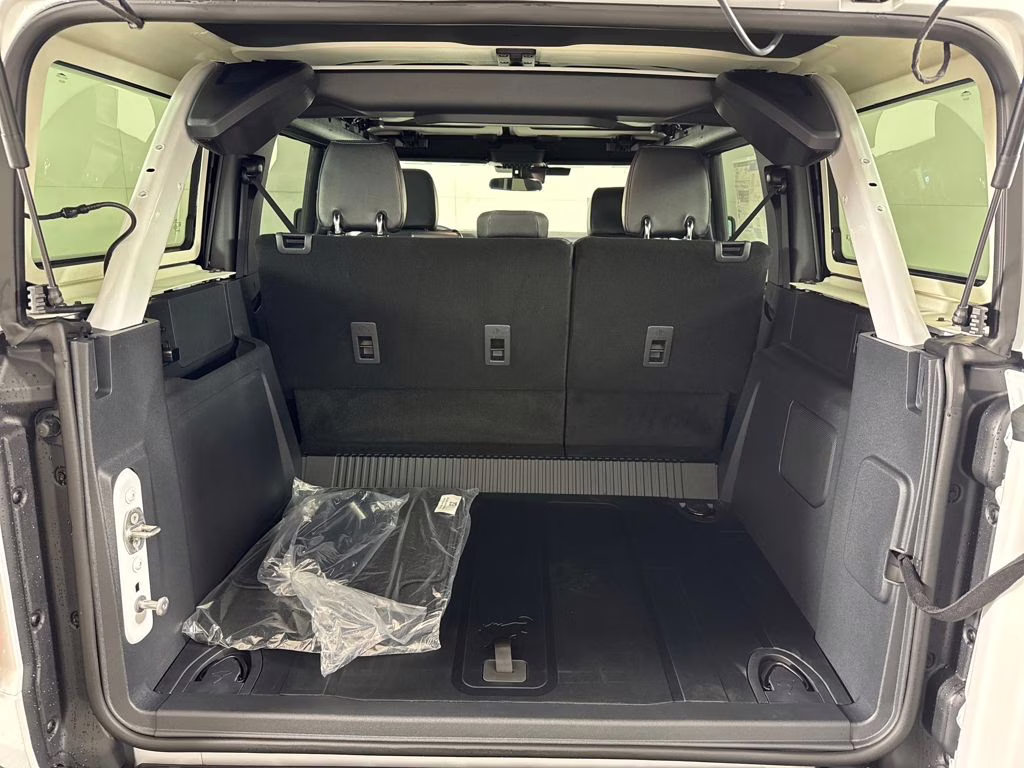 2026 Oxford White Ford Bronco Badlands 4X4 SUV