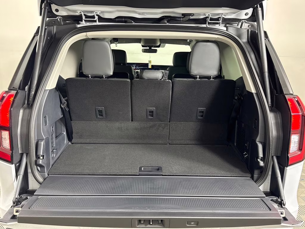 2026 Space Silver Metallic Ford Expedition Active RWD SUV