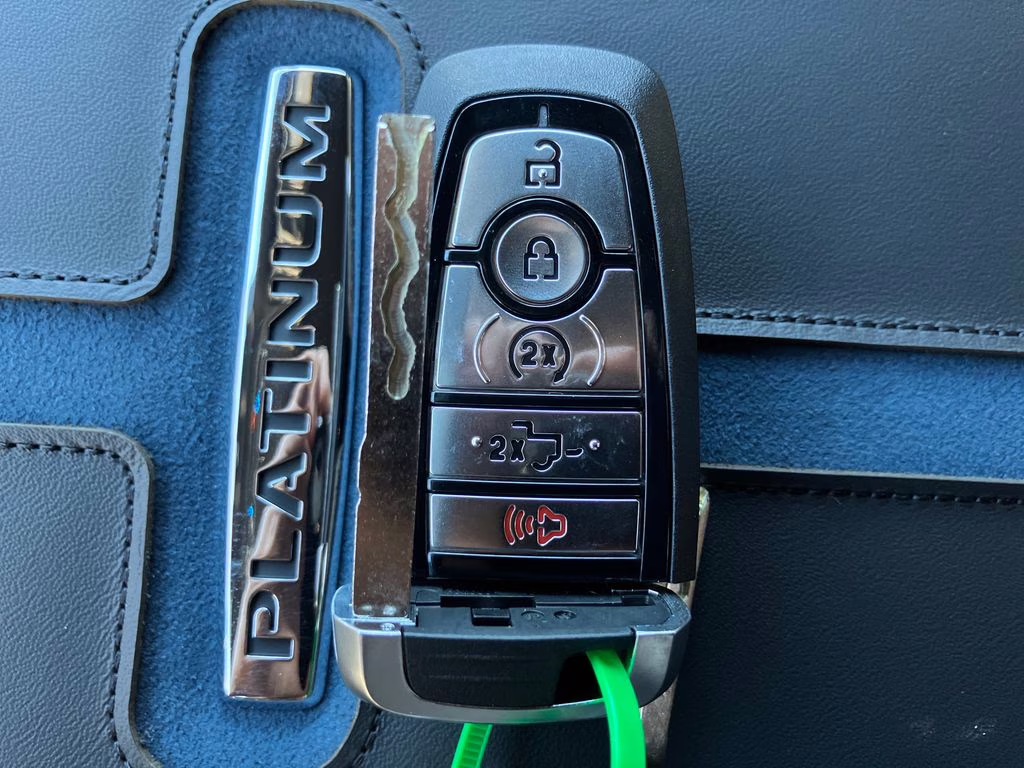 2026 Avalanche Ford Super Duty F-350 SRW Platinum 4X4 Truck