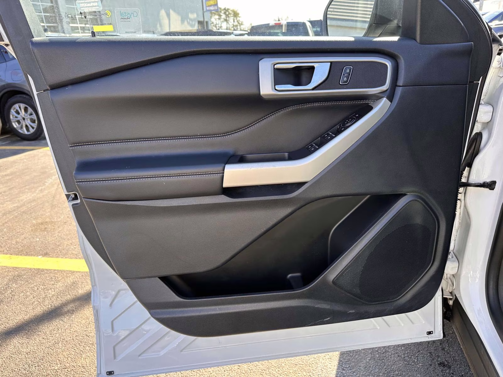 2022 Oxford White Ford Explorer XLT 4WD 4X4 SUV