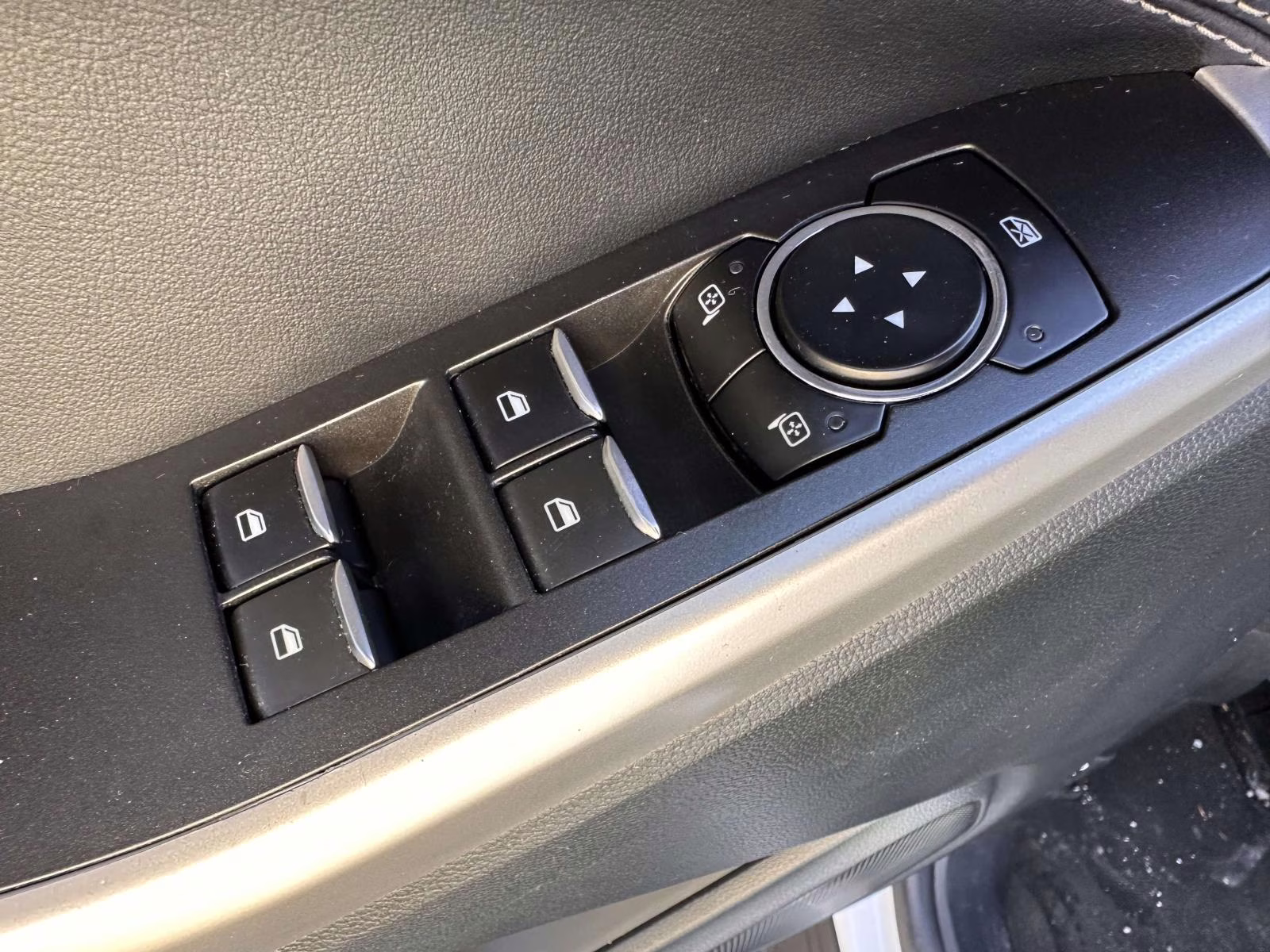 2022 Oxford White Ford Explorer XLT 4WD 4X4 SUV