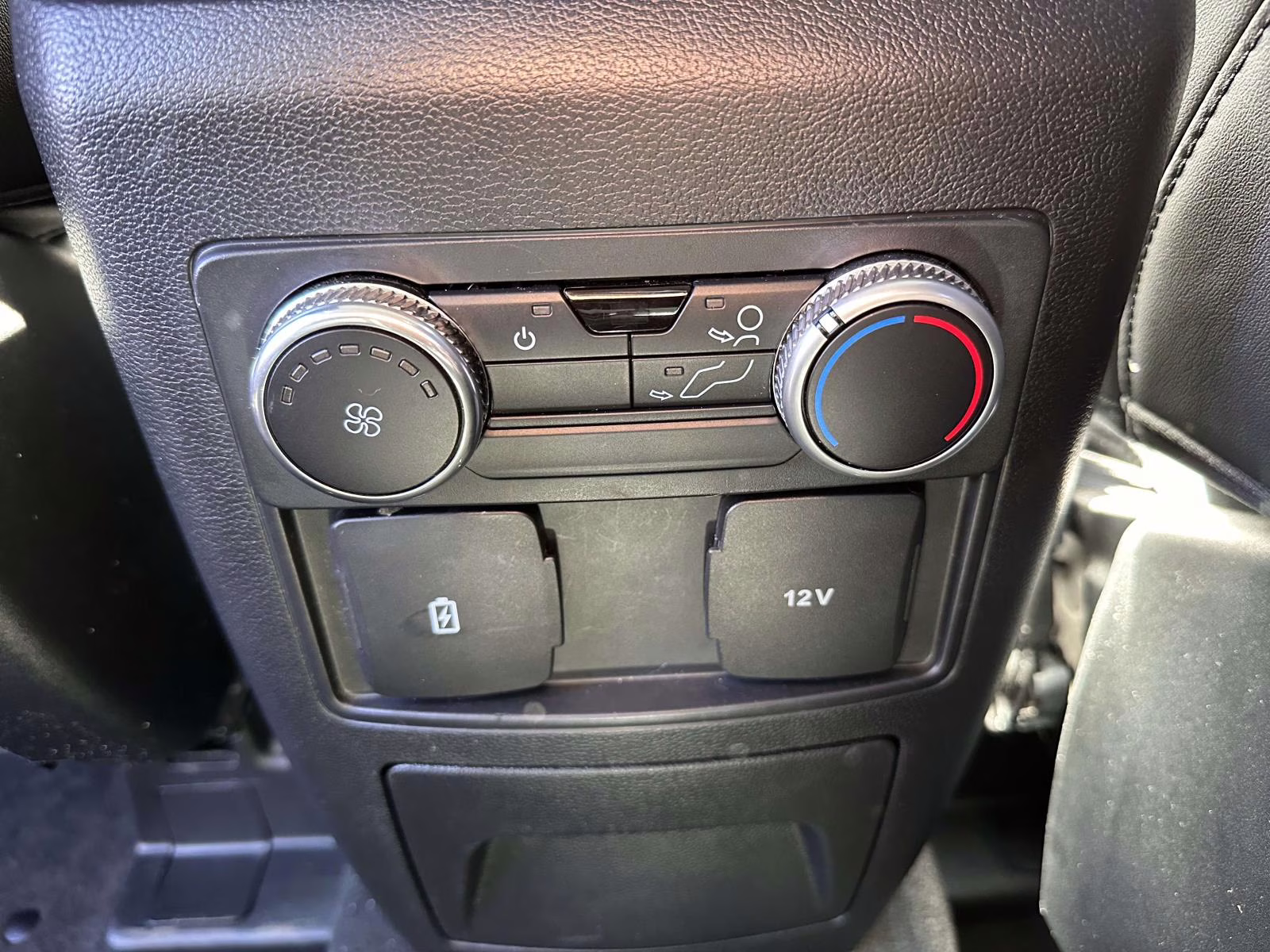 2022 Oxford White Ford Explorer XLT 4WD 4X4 SUV