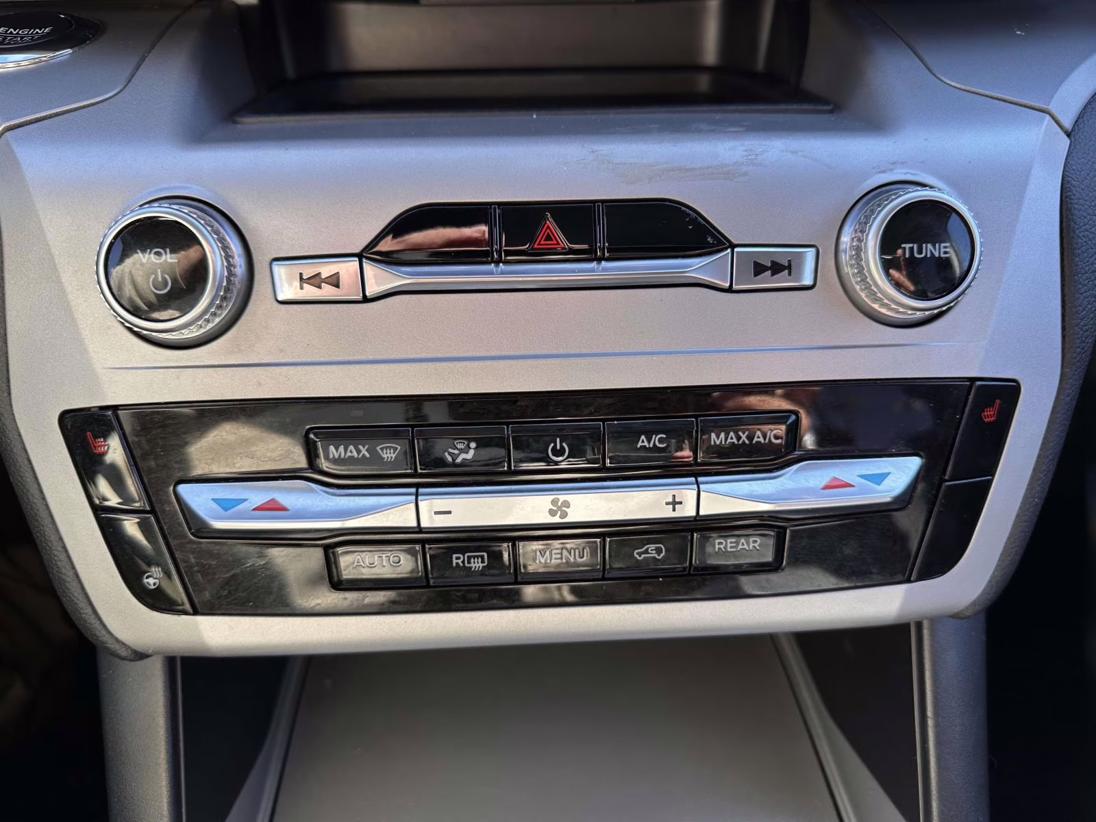 2022 Oxford White Ford Explorer XLT 4WD 4X4 SUV