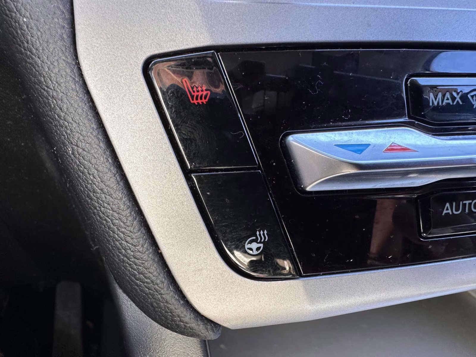 2022 Oxford White Ford Explorer XLT 4WD 4X4 SUV