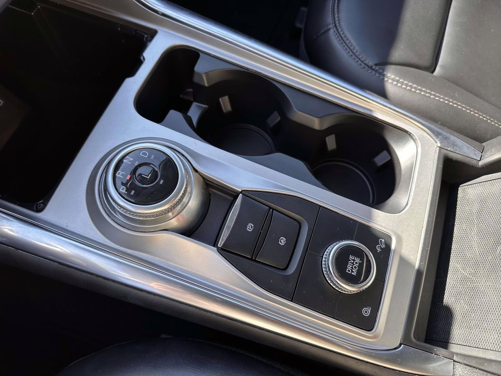 2022 Oxford White Ford Explorer XLT 4WD 4X4 SUV