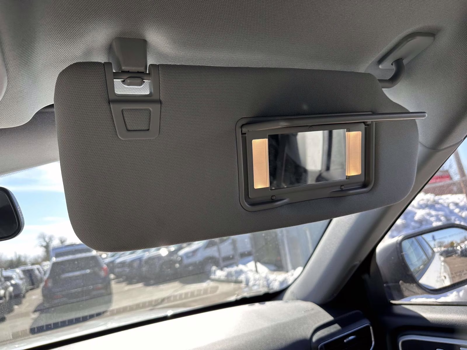 2022 Oxford White Ford Explorer XLT 4WD 4X4 SUV