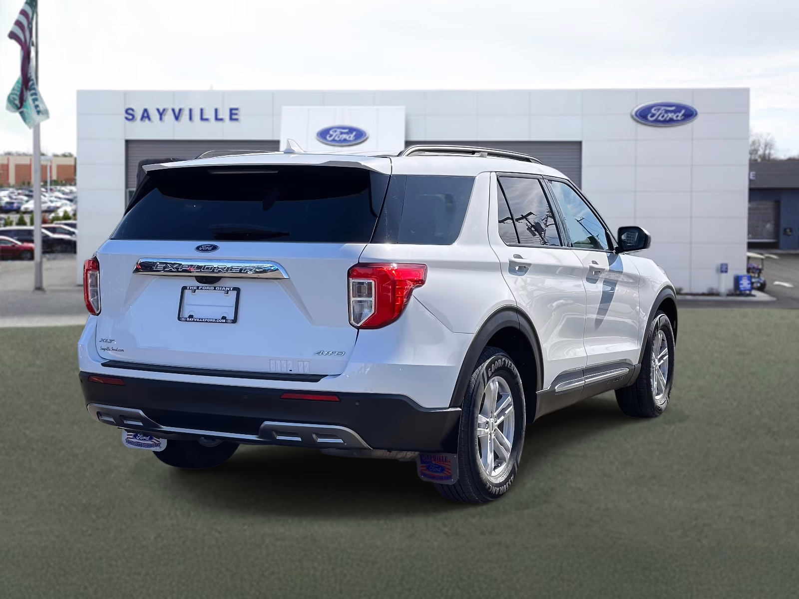 2022 Oxford White Ford Explorer XLT 4WD 4X4 SUV