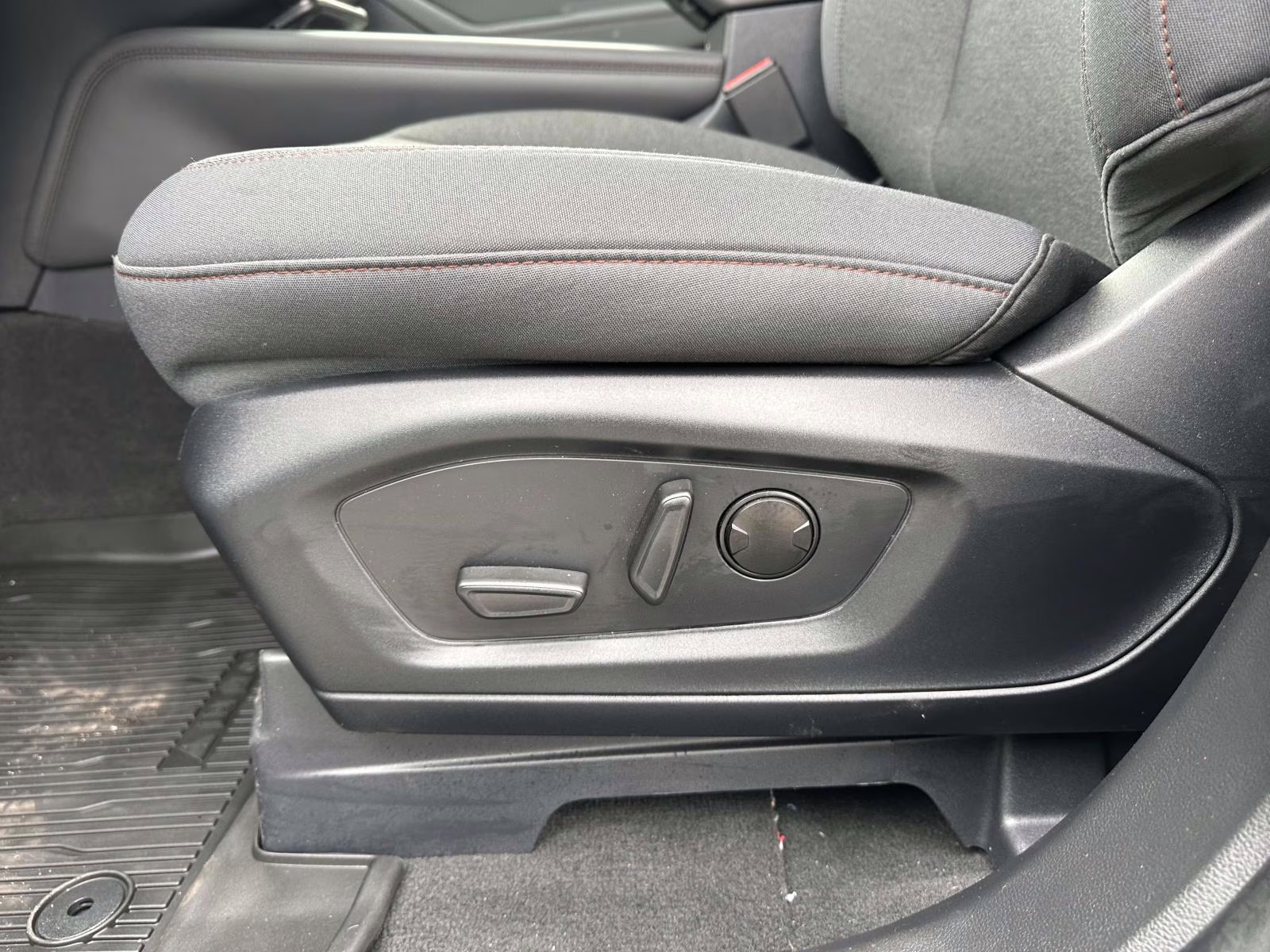 2025 Star White Metallic Tri-Coat Ford Explorer Active 4WD 4X4 SUV