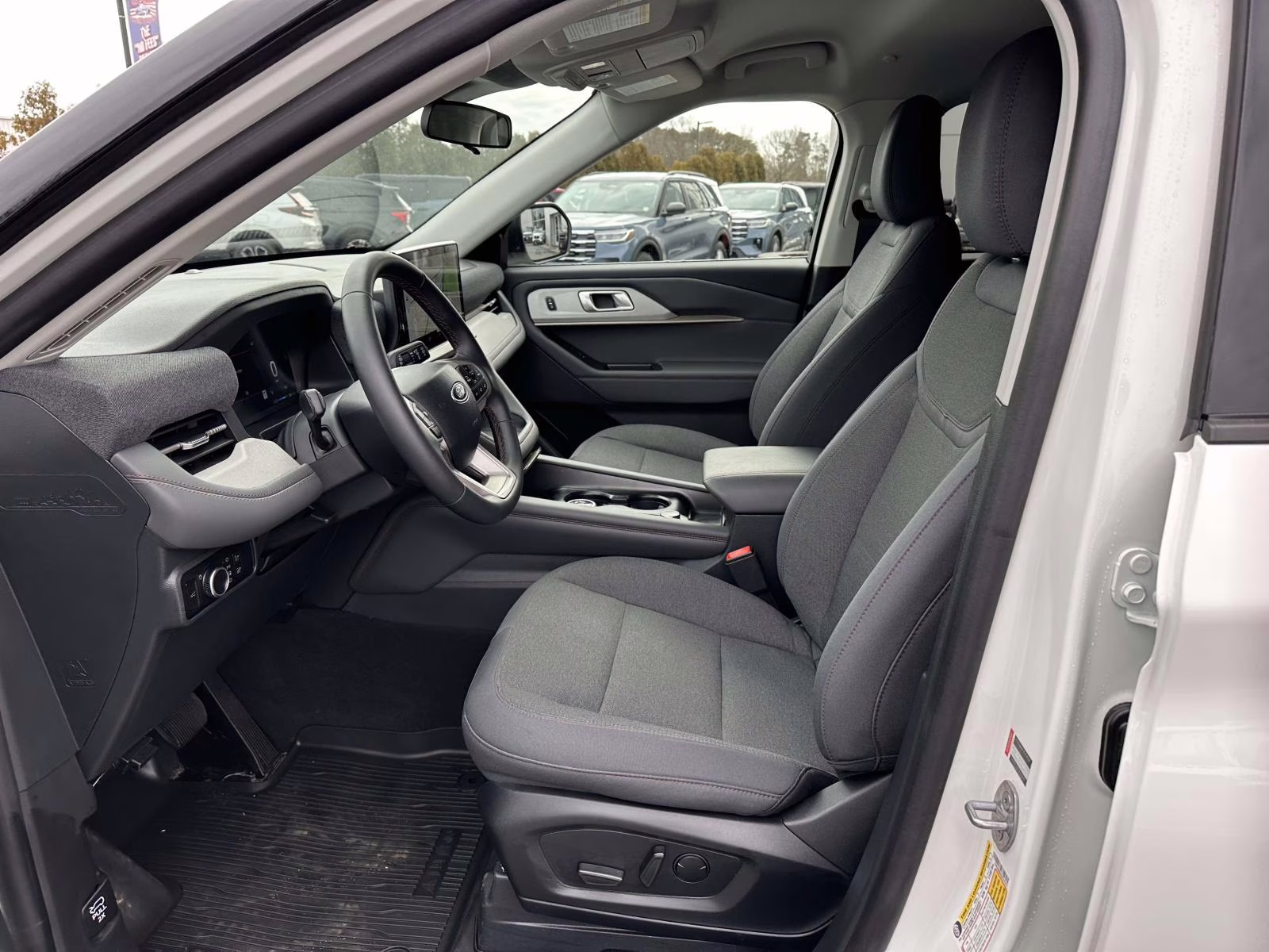 2025 Star White Metallic Tri-Coat Ford Explorer Active 4WD 4X4 SUV