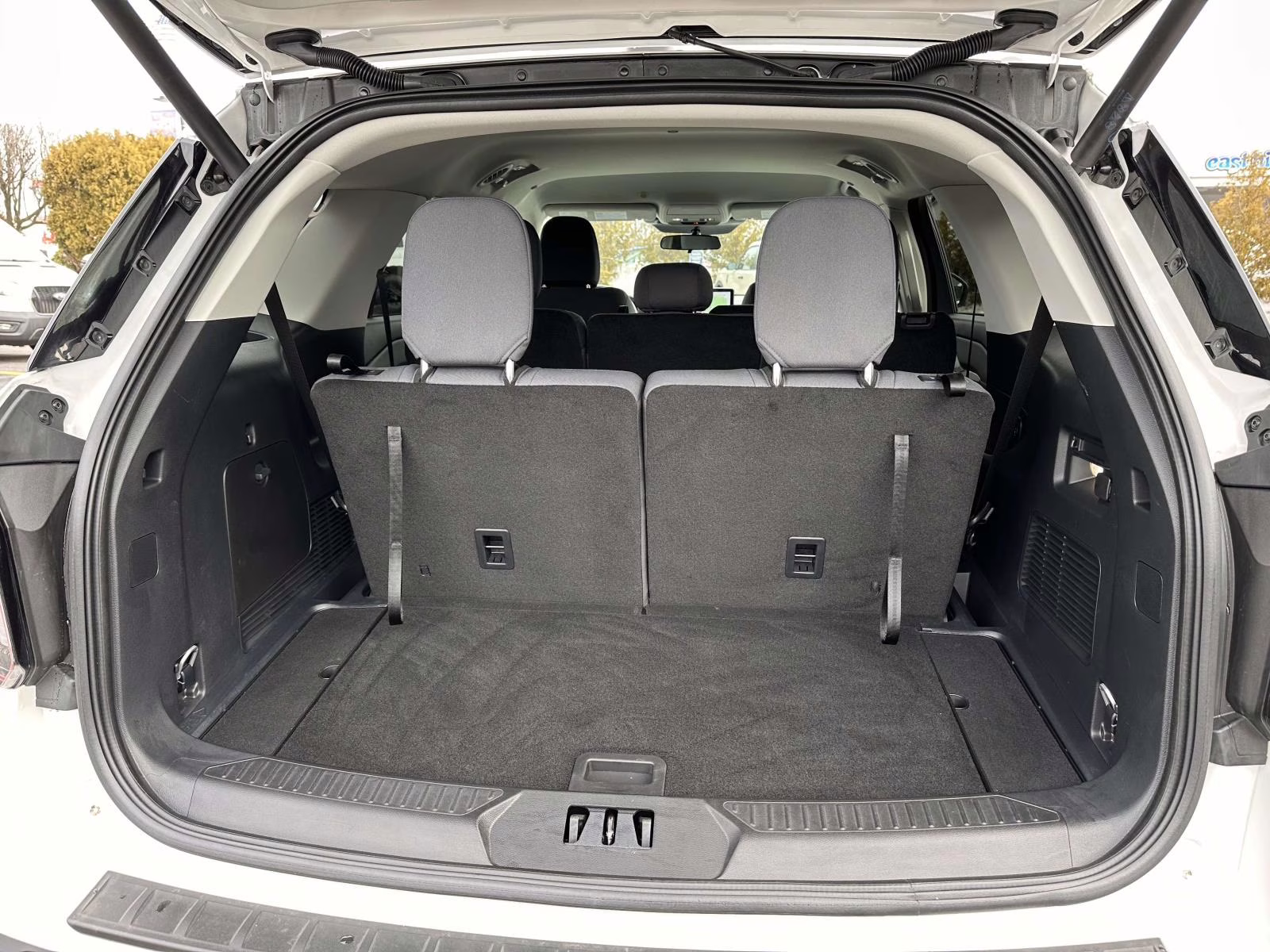 2025 Star White Metallic Tri-Coat Ford Explorer Active 4WD 4X4 SUV