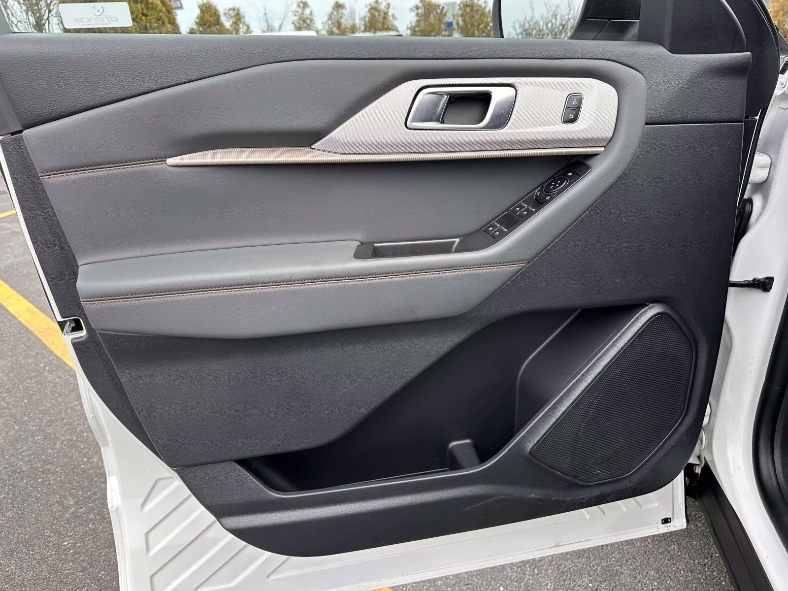 2025 Star White Metallic Tri-Coat Ford Explorer Active 4WD 4X4 SUV