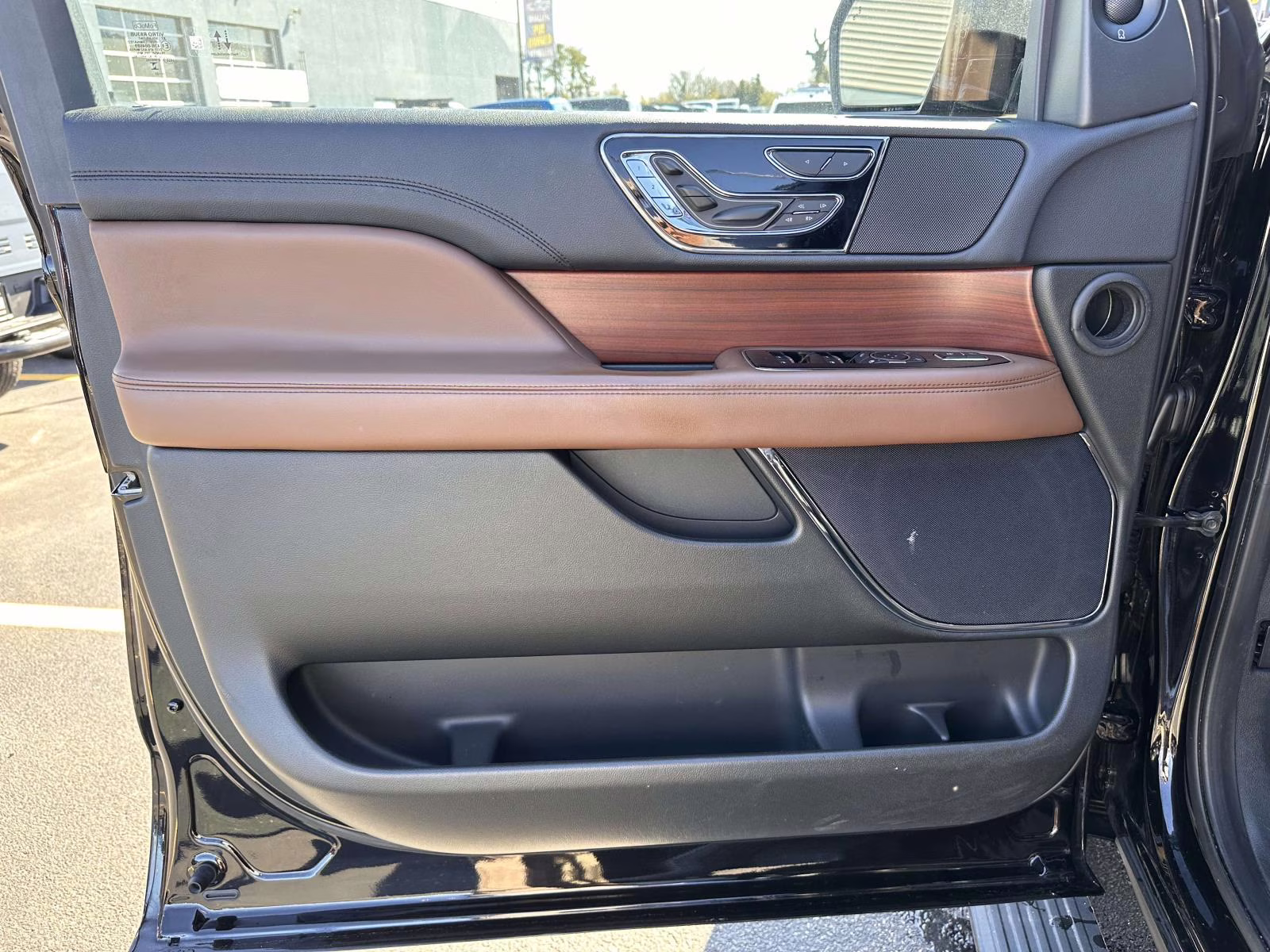 2023 Infinite Black Metallic Clearcoat Lincoln Navigator L Reserve 4x4 4X4 SUV