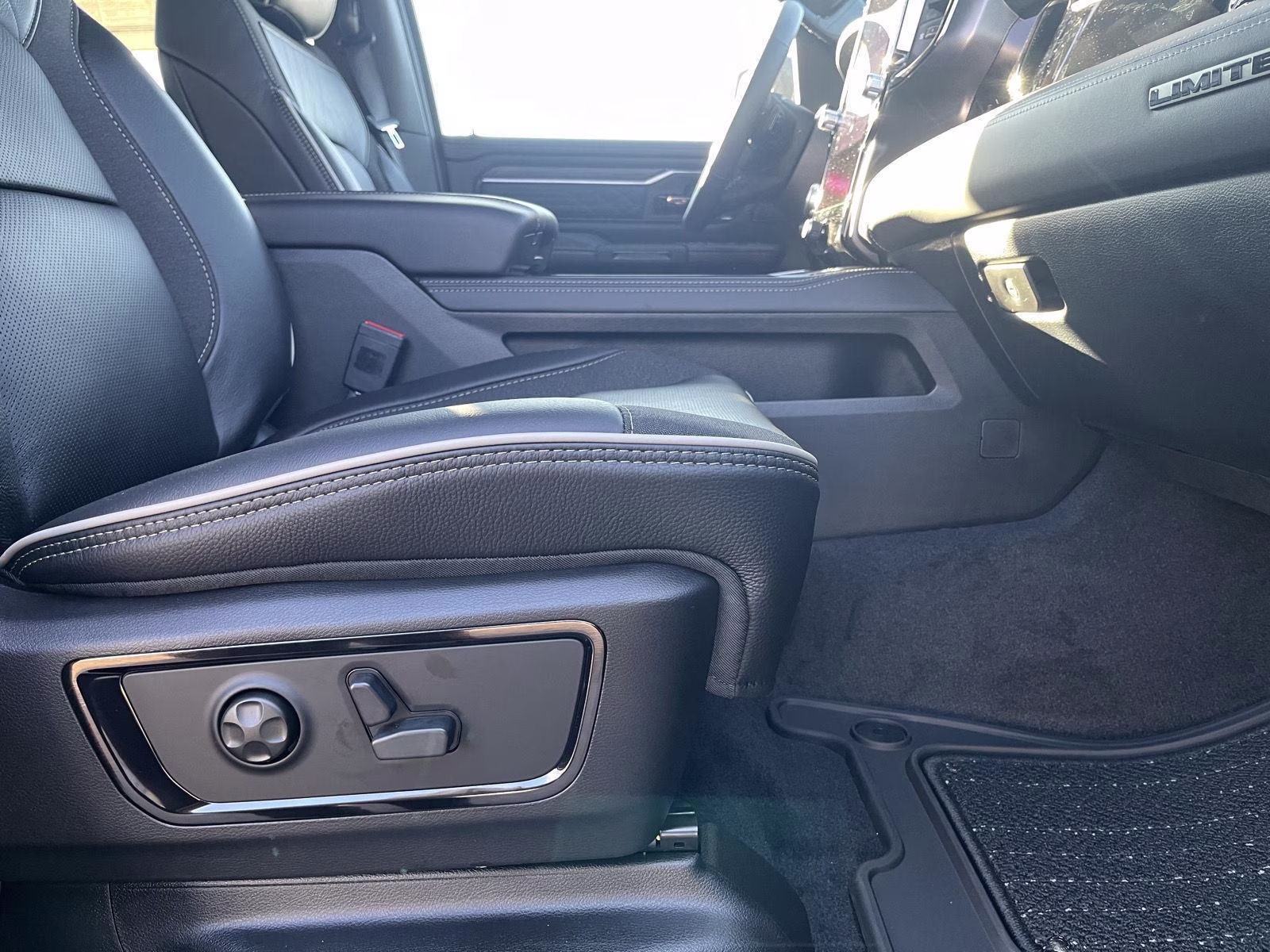 2026 Diamond Black Crystal Pearlcoat Ram 1500 Limited 4X4 Truck
