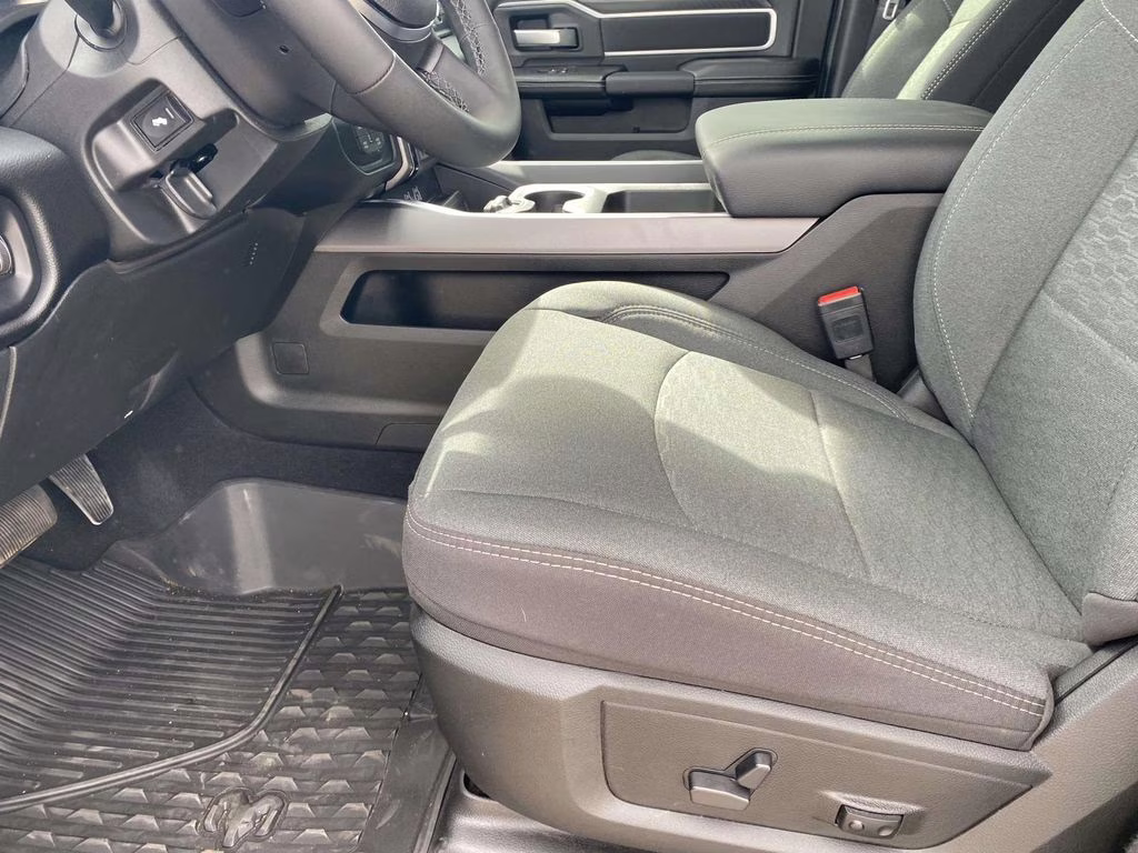 2025 Diamond Black Crystal Pearlcoat Ram 2500 Big Horn 4X4 Truck