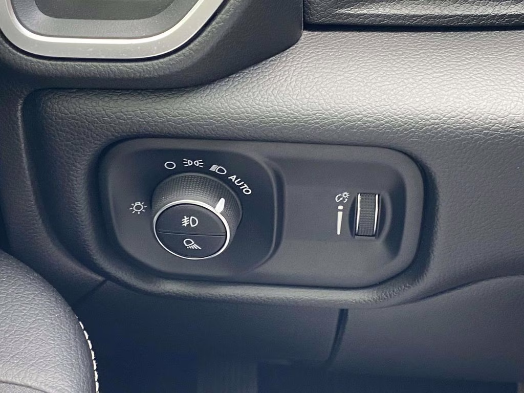 2025 Diamond Black Crystal Pearlcoat Ram 2500 Big Horn 4X4 Truck