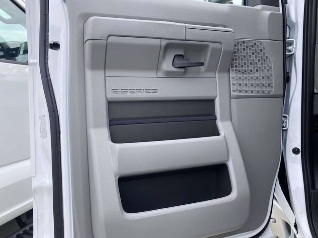 2026 Oxford White Ford E-350SD Base RWD Truck