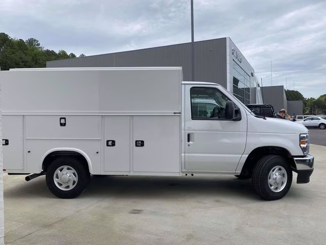 2026 Oxford White Ford E-350SD Base RWD Truck