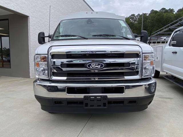 2026 Oxford White Ford E-350SD Base RWD Truck