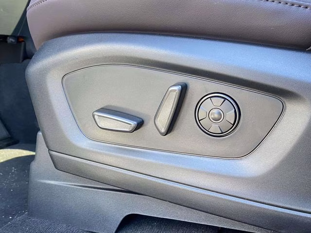 2026 White Metallic Ford Explorer Platinum RWD SUV