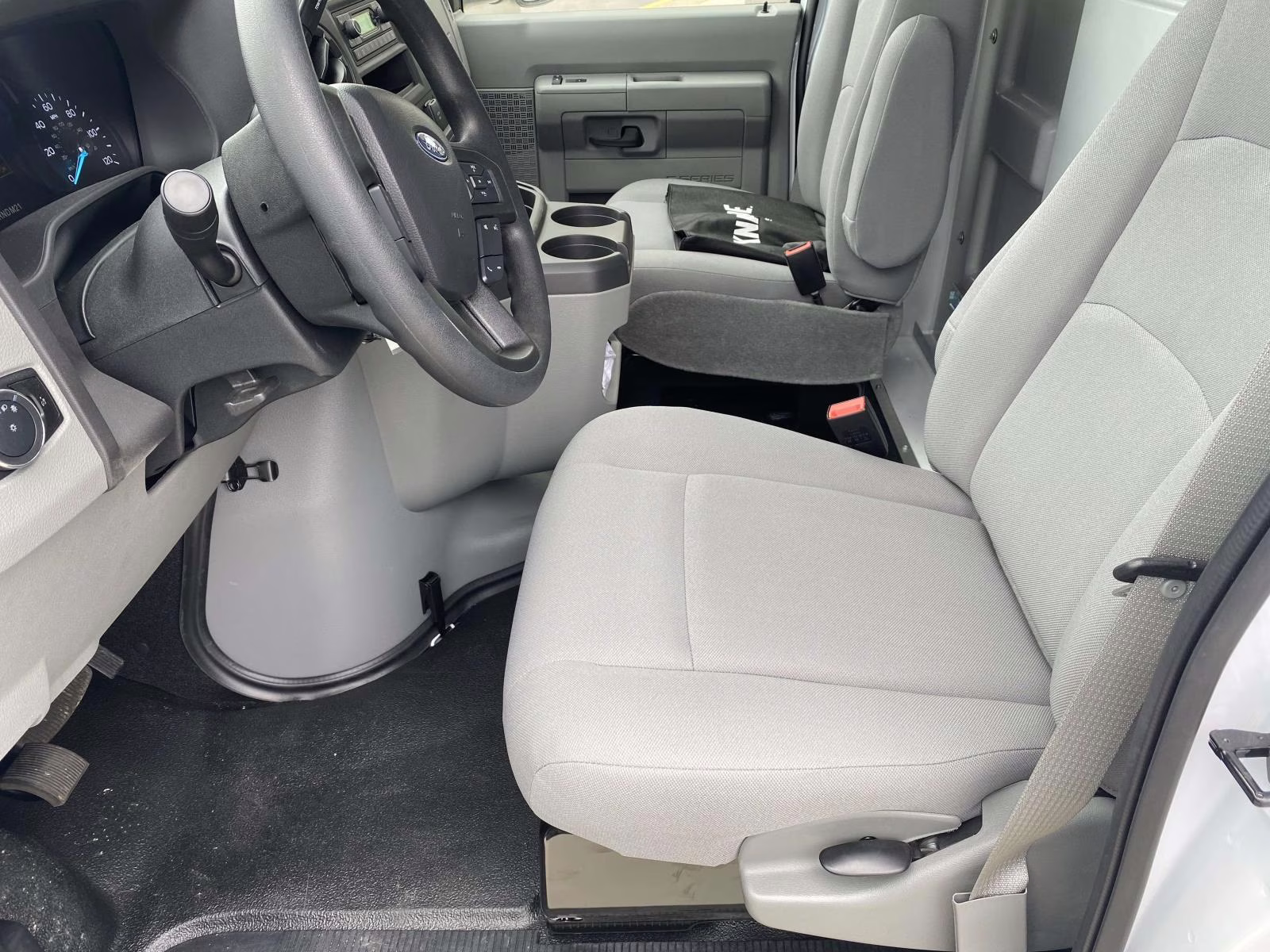 2026 Oxford White Ford E-350SD Base RWD Truck