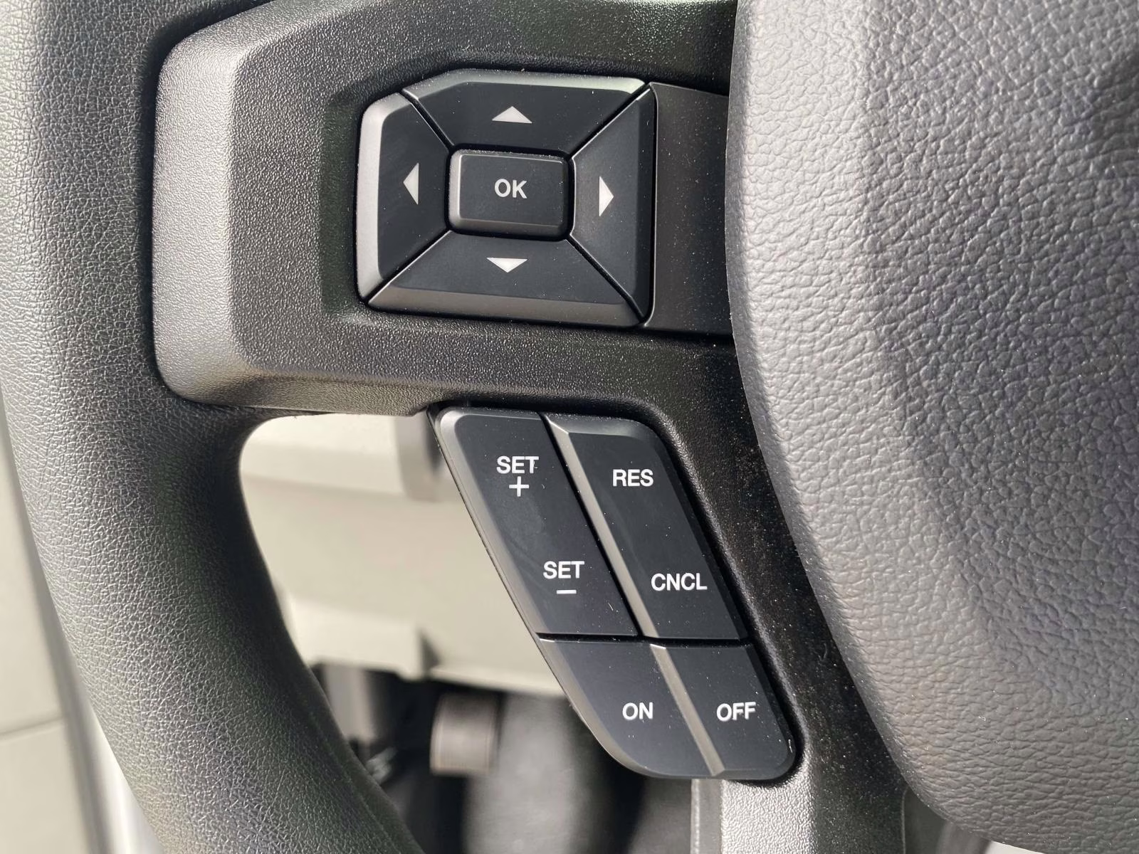 2026 Oxford White Ford E-350SD Base RWD Truck