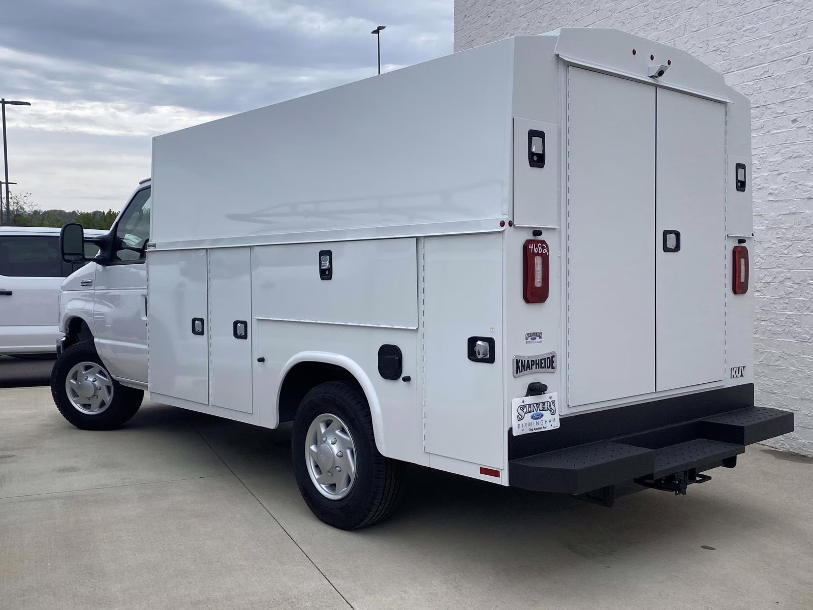 2026 Oxford White Ford E-350SD Base RWD Truck