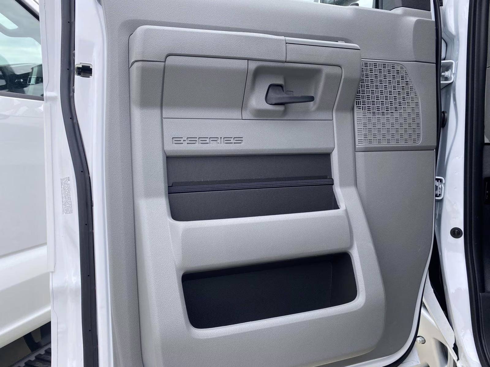 2026 Oxford White Ford E-350SD Base RWD Truck