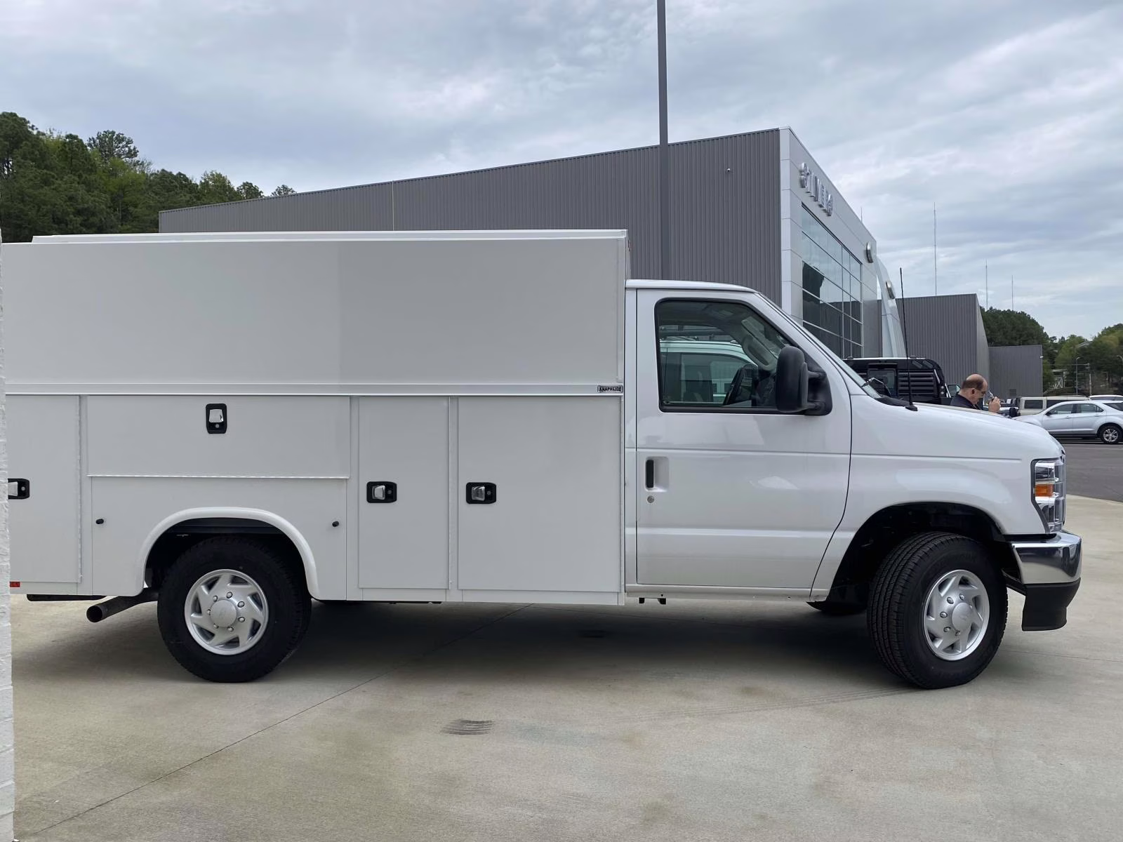 2026 Oxford White Ford E-350SD Base RWD Truck