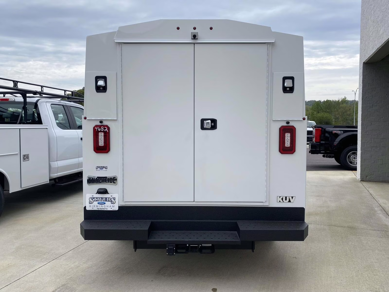 2026 Oxford White Ford E-350SD Base RWD Truck