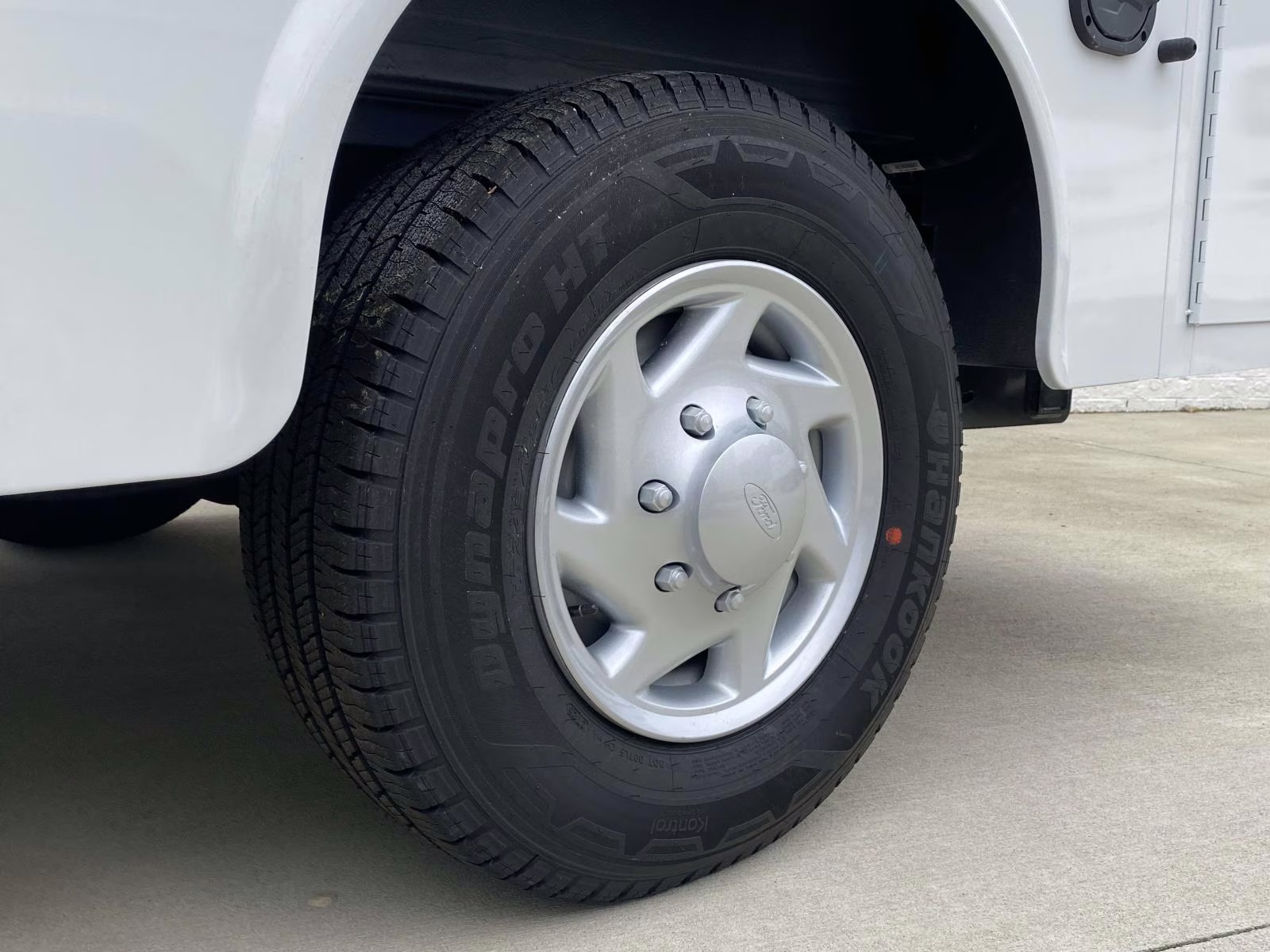 2026 Oxford White Ford E-350SD Base RWD Truck