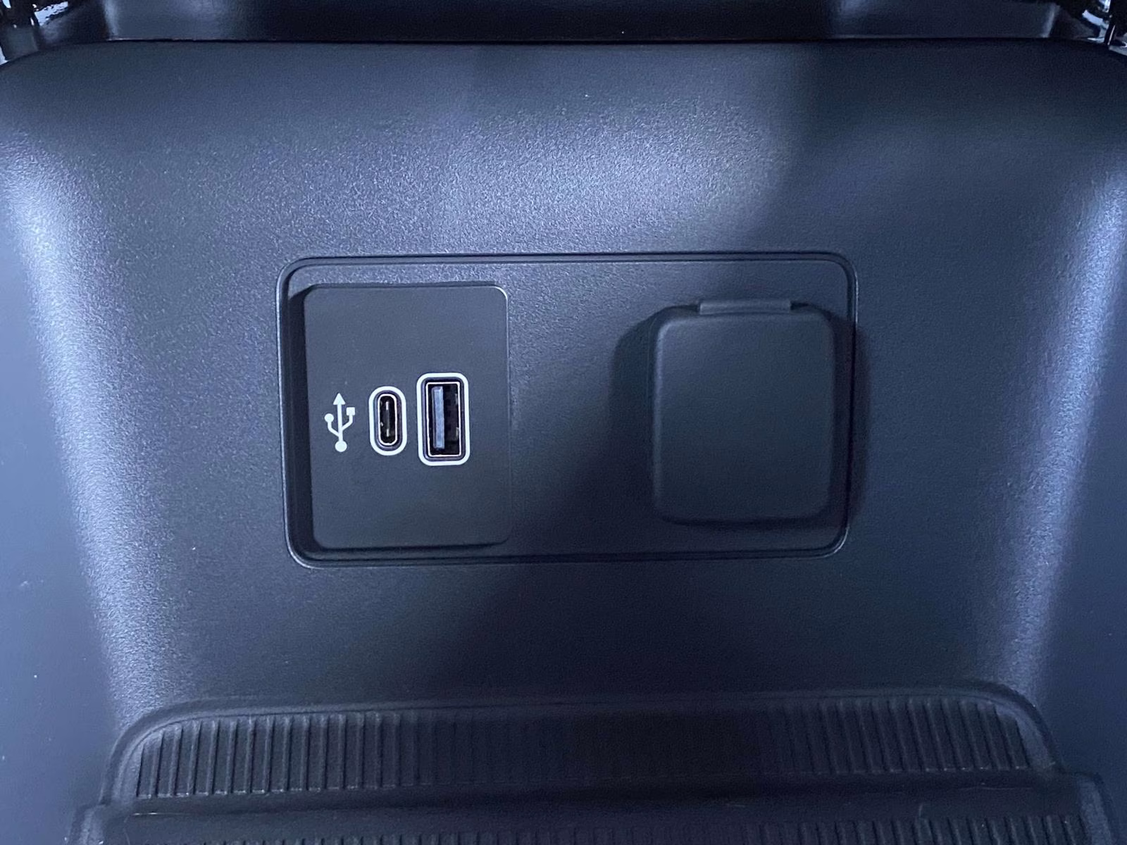 2026 White Metallic Ford Explorer Platinum RWD SUV