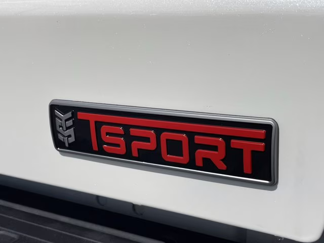 2026 Star White Metallic Tri-Coat Ford Super Duty F-350 SRW Valor Lift 4X4 Truck